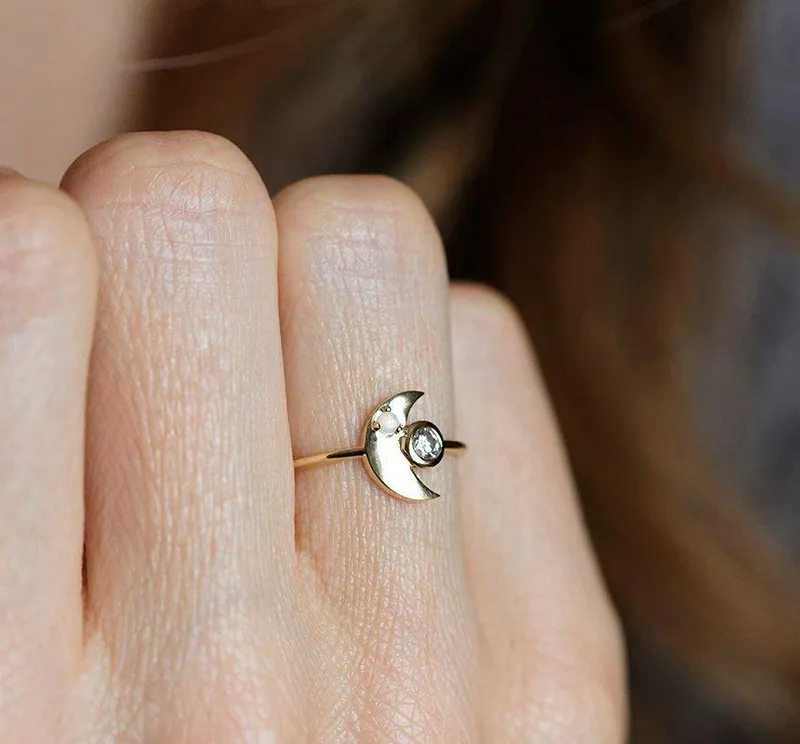 Ivory Diamond Ring vy 6