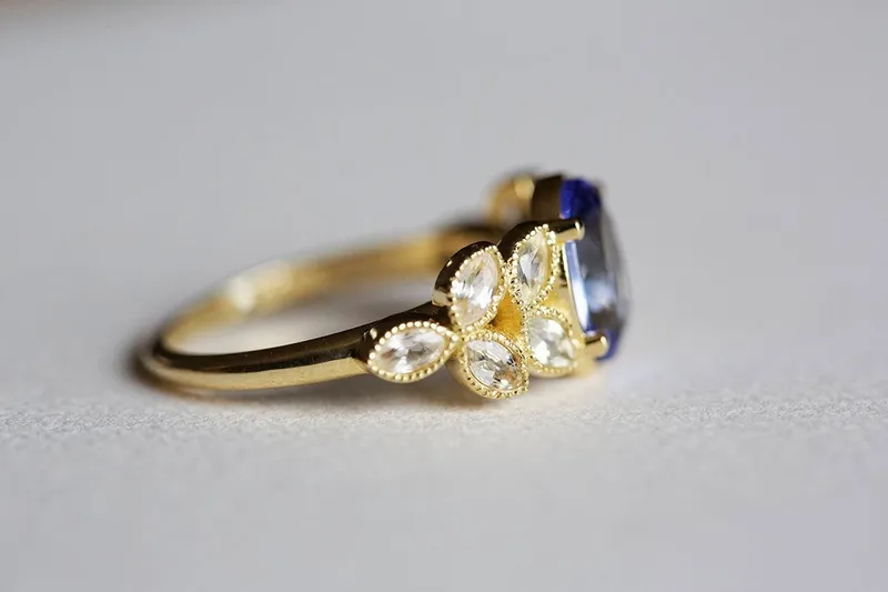 JANELLE OVAL TANZANITE RING vy 2