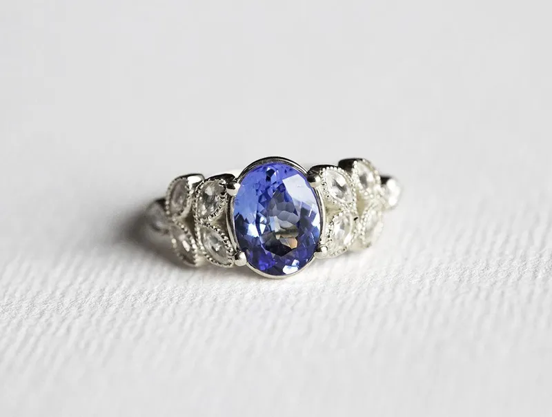 JANELLE OVAL TANZANITE RING vy 6