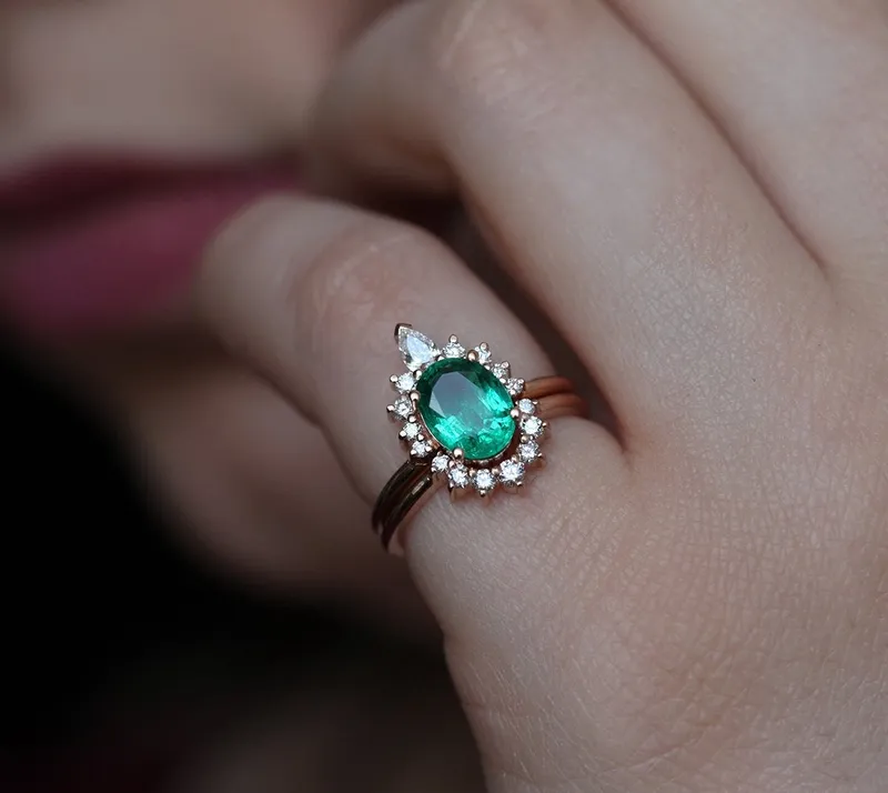Janice Oval Emerald Ring Set view 10