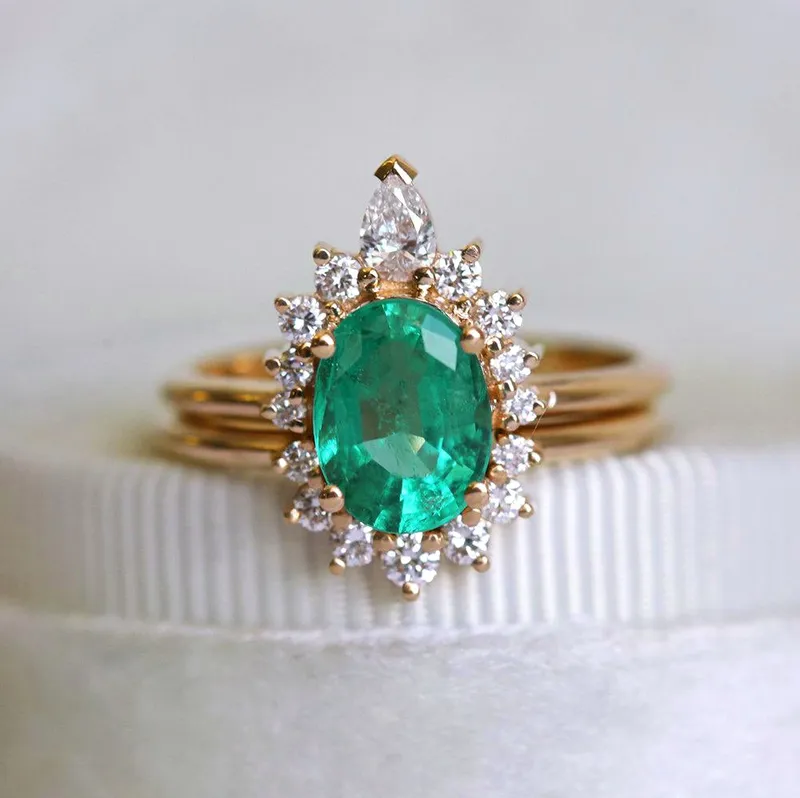 Janice Oval Emerald Ring Set view 11