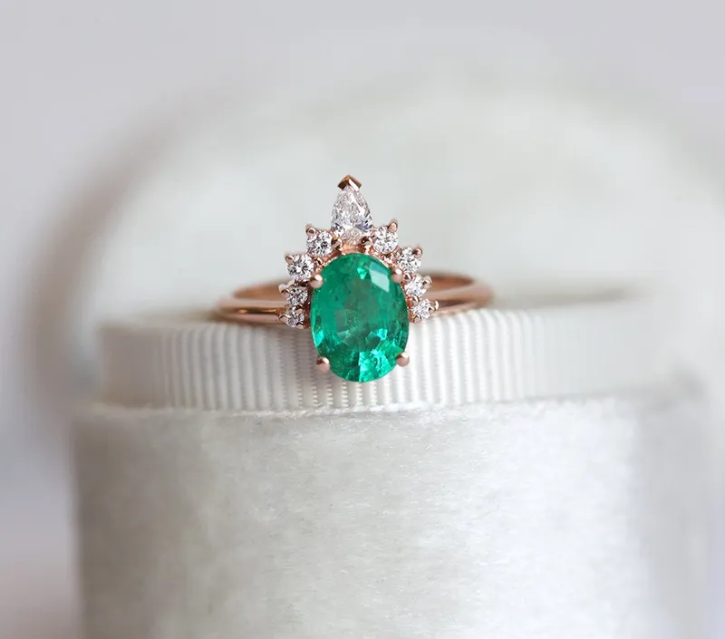 Janice Oval Emerald Ring Set view 3