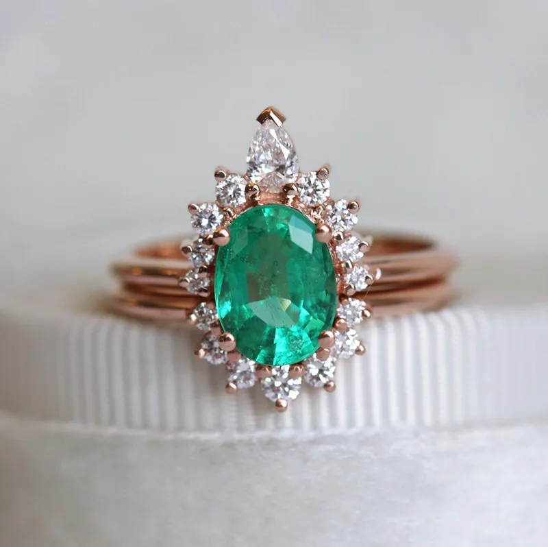 Janice Oval Emerald Ring Set view 4