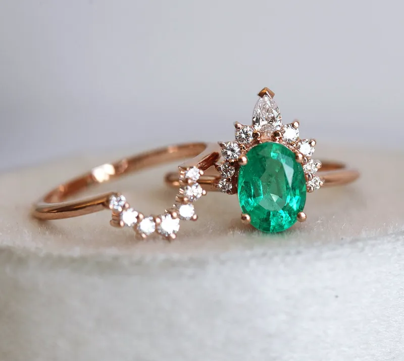 Janice Oval Emerald Ring Set view 7