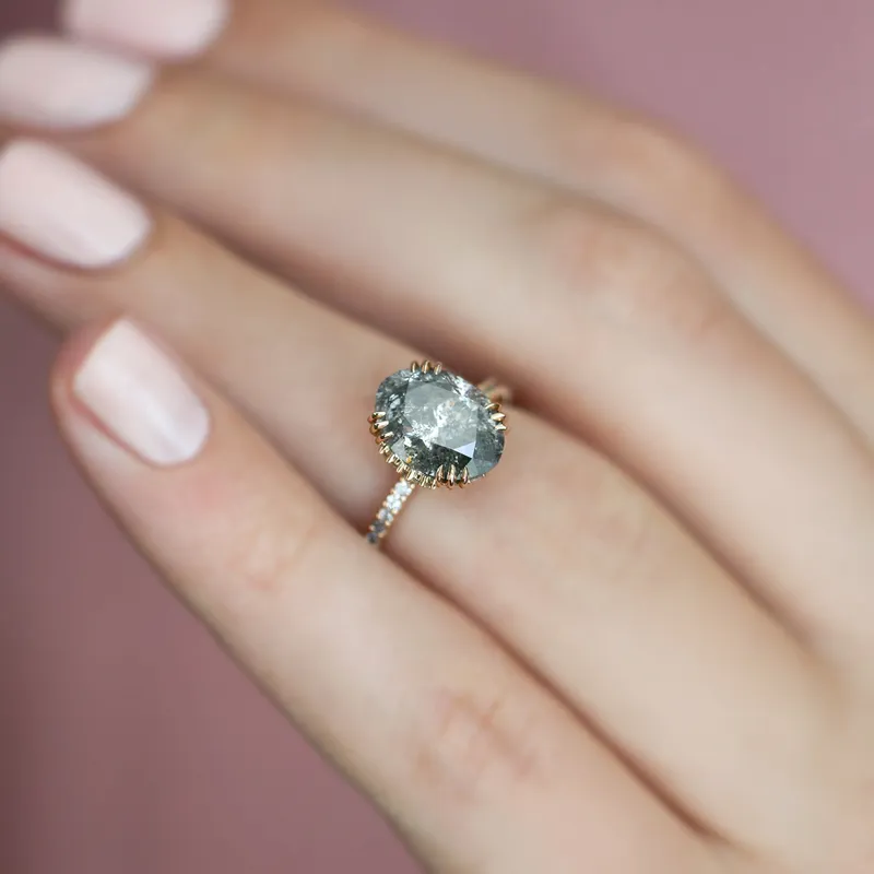 KAYLA OVAL SALT AND PEPPER DIAMOND RING vy 4
