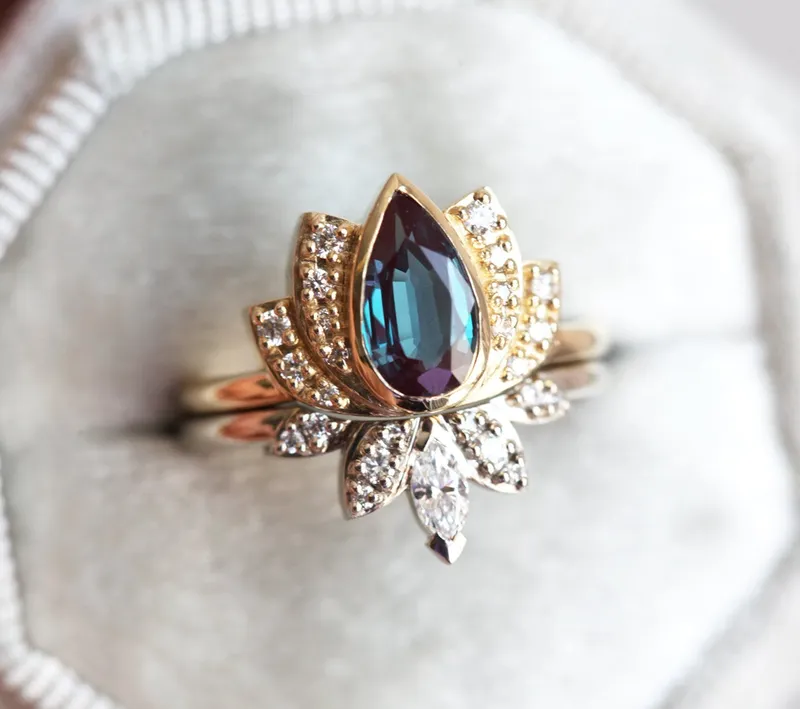 Lakshmi Alexandrite Ring vy 9