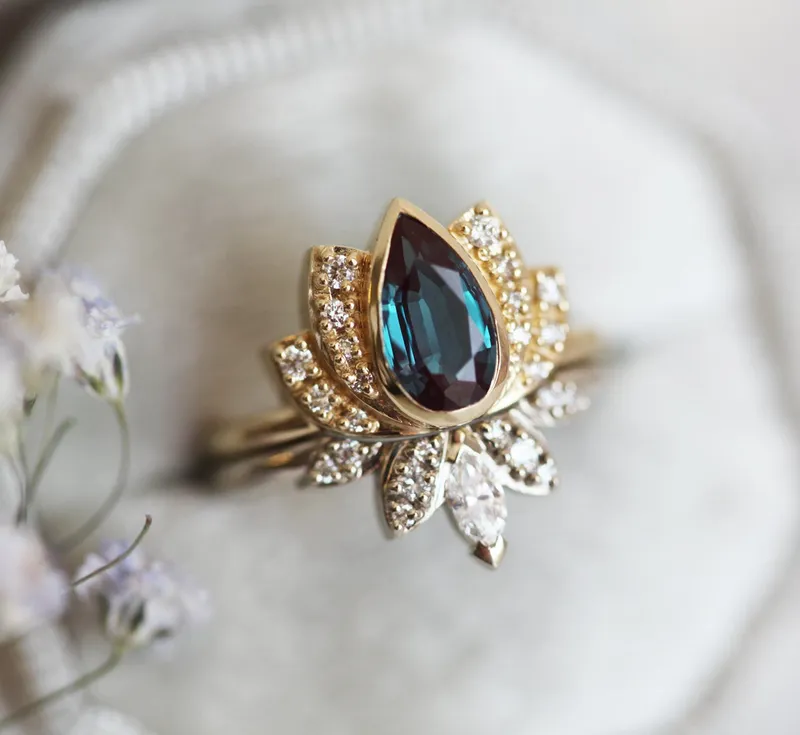 Lakshmi Alexandrite Ring Set vy 6