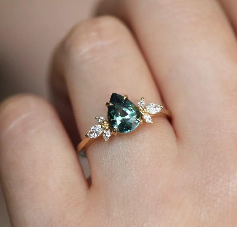 Leandra Sapphire Diamond Ring vy 4
