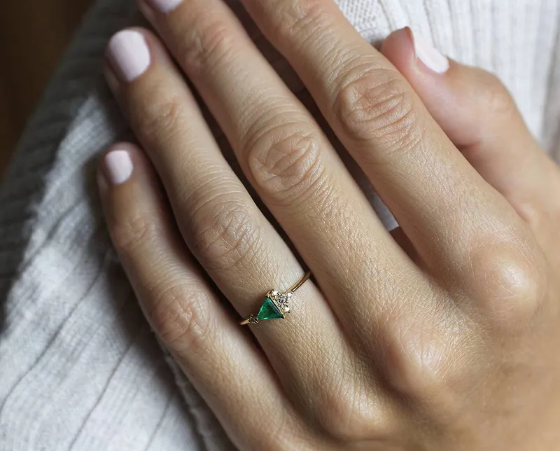 Lena Triangle Emerald Diamond Cluster Ring vy 5