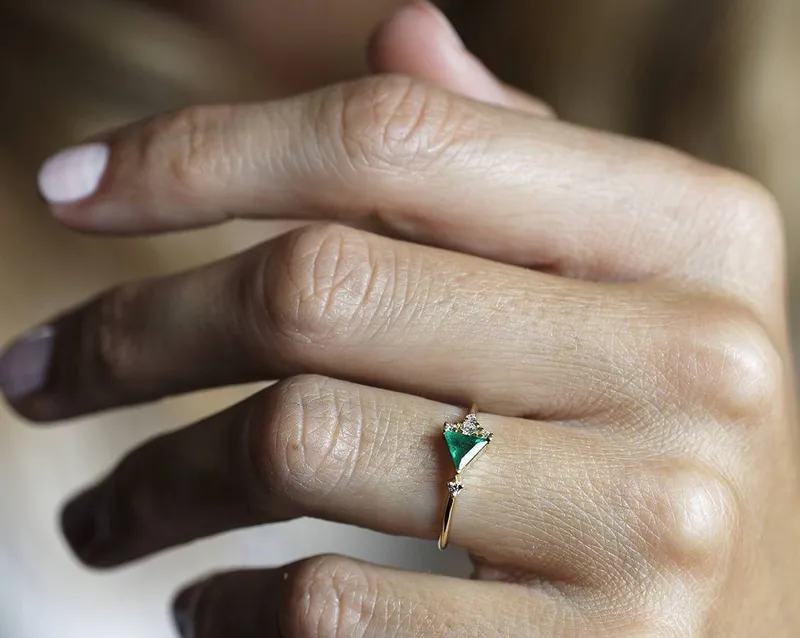 Lena Triangle Emerald Diamond Cluster Ring vy 6