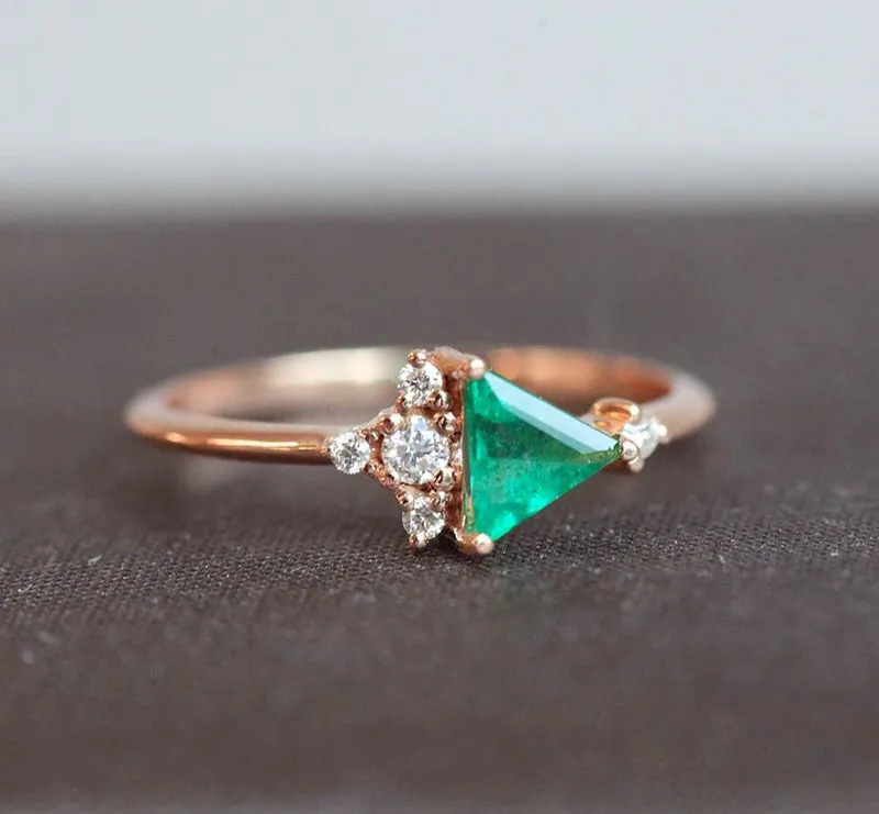 Lena Triangle Emerald Diamond Cluster Ring vy 8