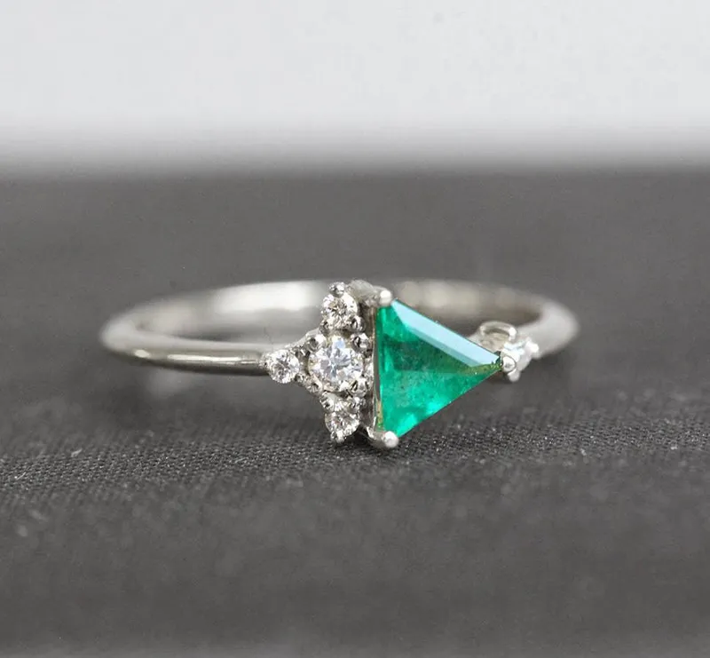Lena Triangle Emerald Diamond Cluster Ring vy 9