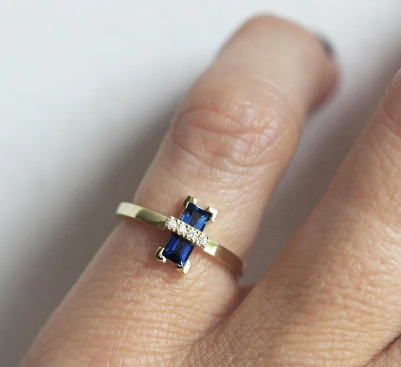 LILLIAN BLUE SAPPHIRE DIAMOND RING vy 3