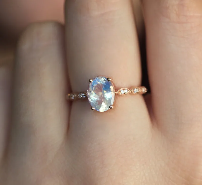 LORNA VINTAGE OVAL MOONSTONE RING vy 10