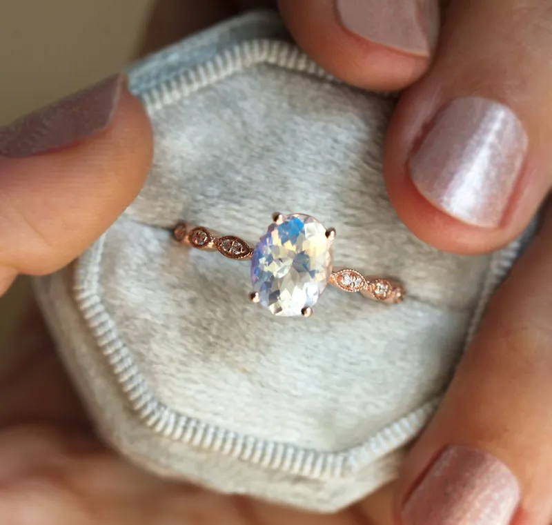 LORNA VINTAGE OVAL MOONSTONE RING vy 2