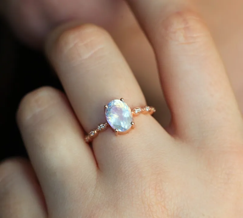 LORNA VINTAGE OVAL MOONSTONE RING vy 3
