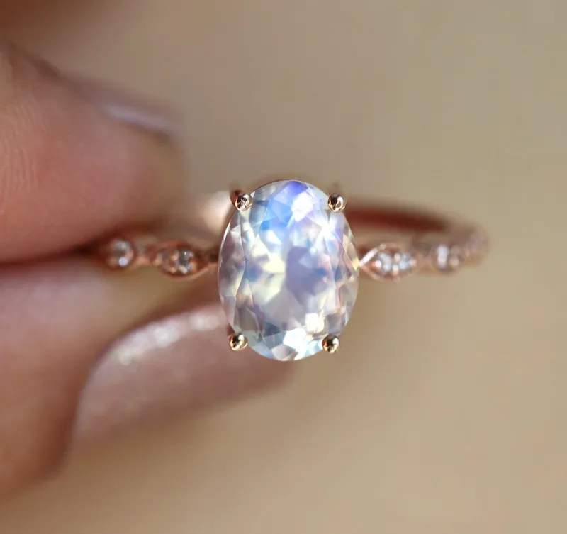LORNA VINTAGE OVAL MOONSTONE RING vy 5