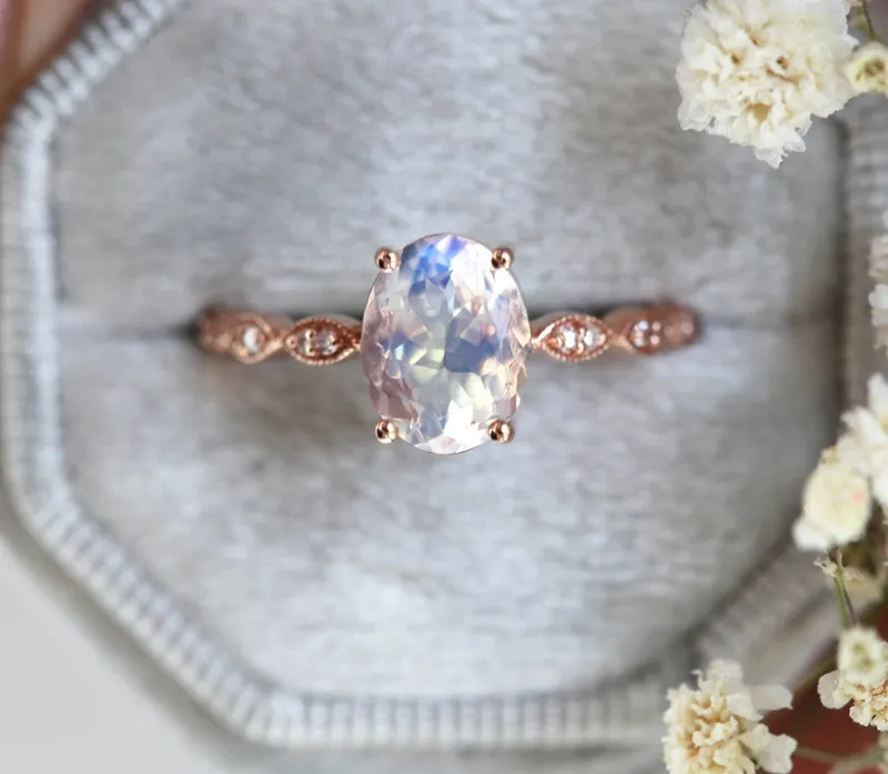 LORNA VINTAGE OVAL MOONSTONE RING vy 6