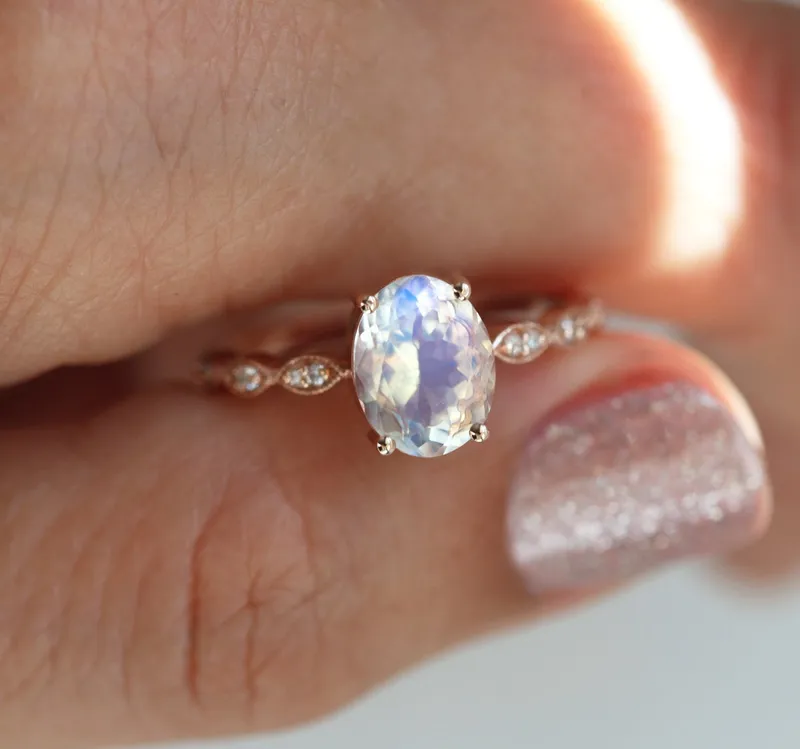 LORNA VINTAGE OVAL MOONSTONE RING vy 7