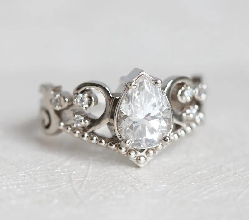 MAXINE PEAR MOISSANITE RING SET vy 5