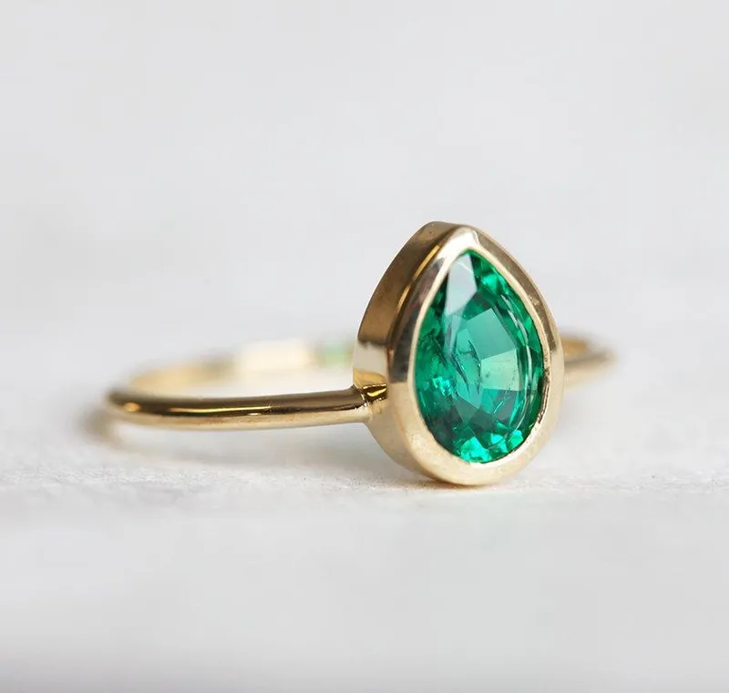 Miriam Pear Emerald Ring vy 2