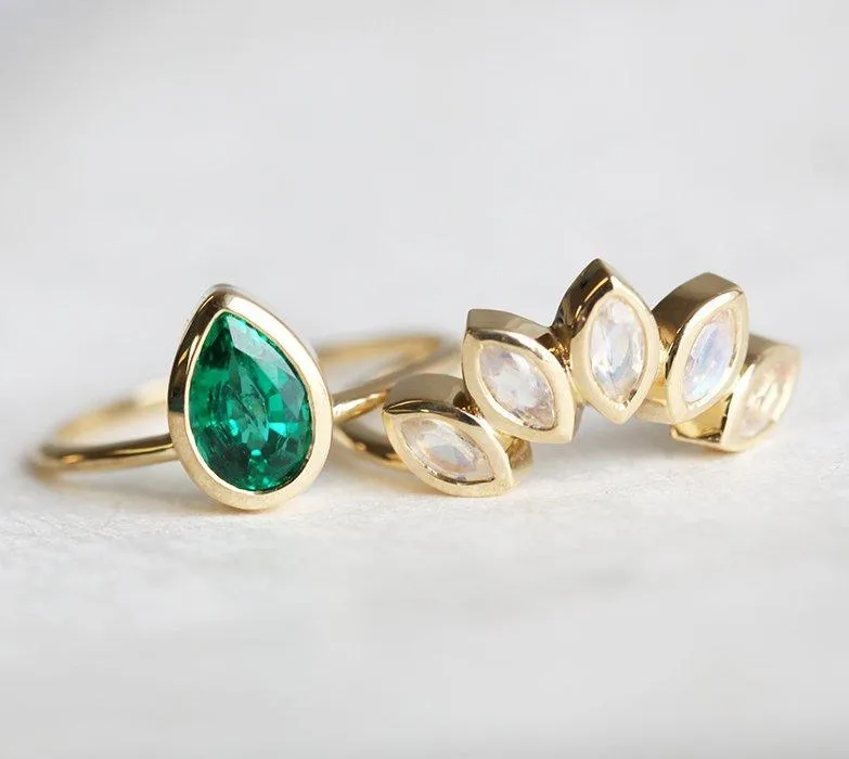 Miriam Pear Emerald Ring vy 4