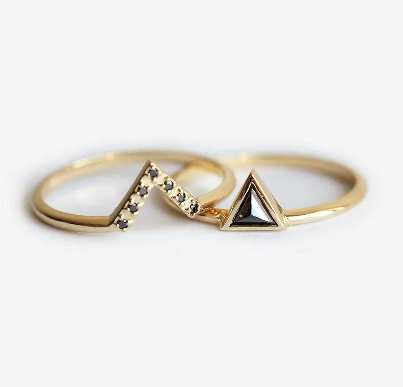 Modern Ring Set: White Gold & Black Diamonds vy 2