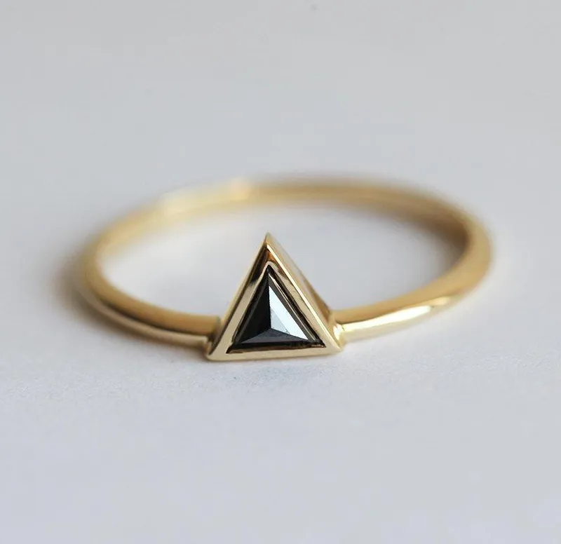 Modern Ring Set: White Gold & Black Diamonds vy 5