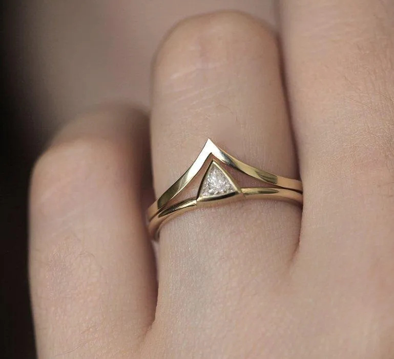 Modern Trillion Diamond Ring Set With V-Shaped Band view 6