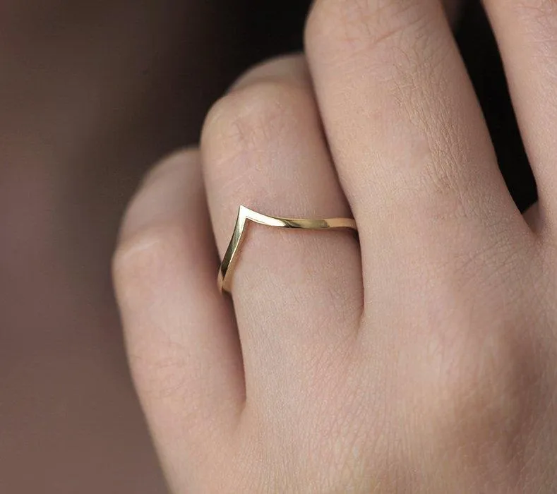 Modern Trillion Diamond Ring Set With V-Shaped Band view 7
