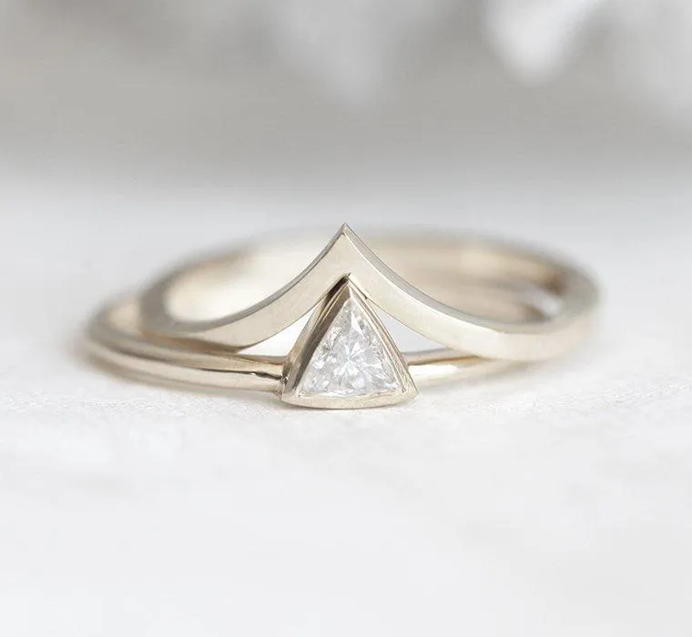 Modern Trillion Diamond Ring Set With V-Shaped Band view 9