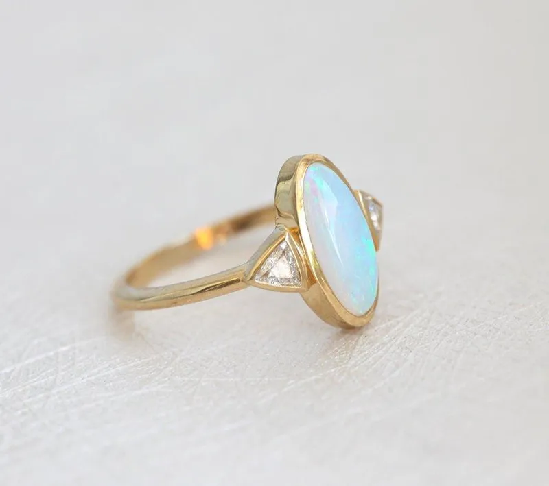 Montserrat Oval Opal Ring vy 2