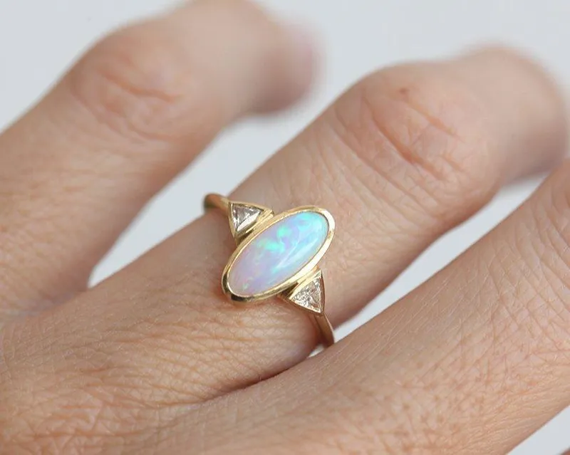 Montserrat Oval Opal Ring vy 3