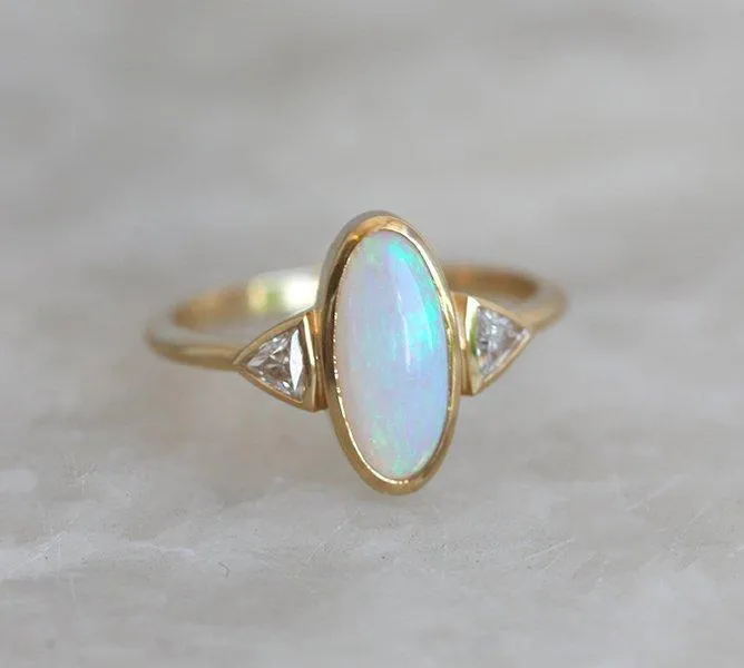 Montserrat Oval Opal Ring vy 4
