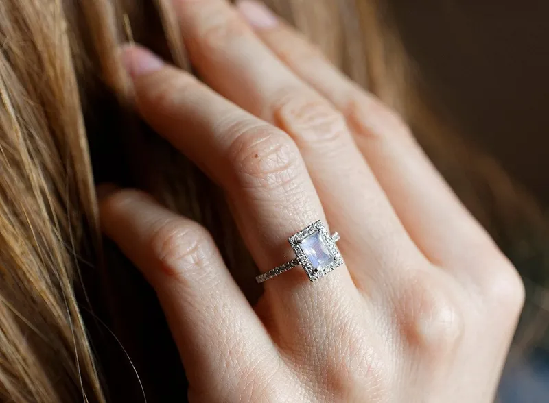 MOONSTONE ENGAGEMENT RING, 0.9 CARAT, WITH FULL DIAMOND HALO vy 4