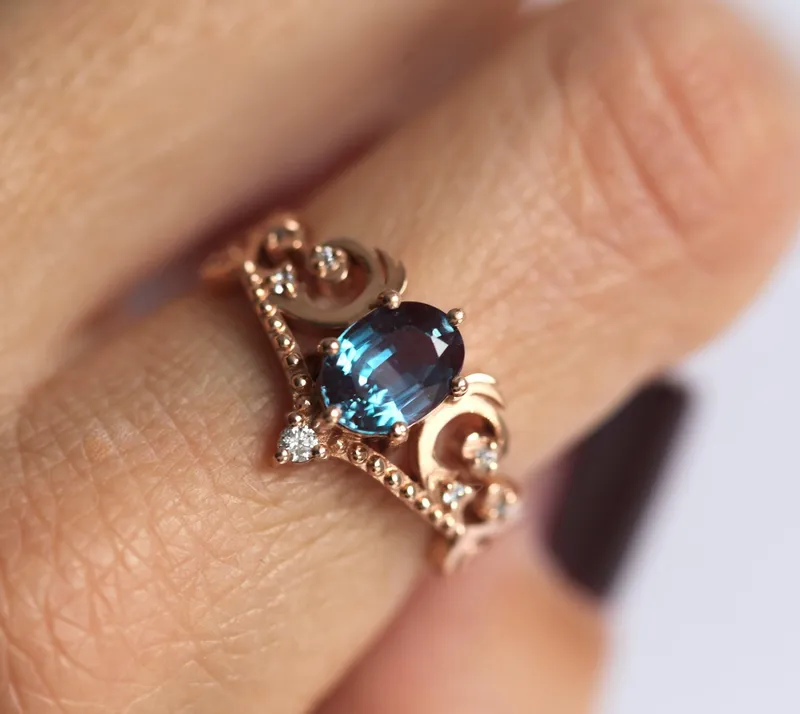 NAIRA OVAL ALEXANDRITE RING vy 3