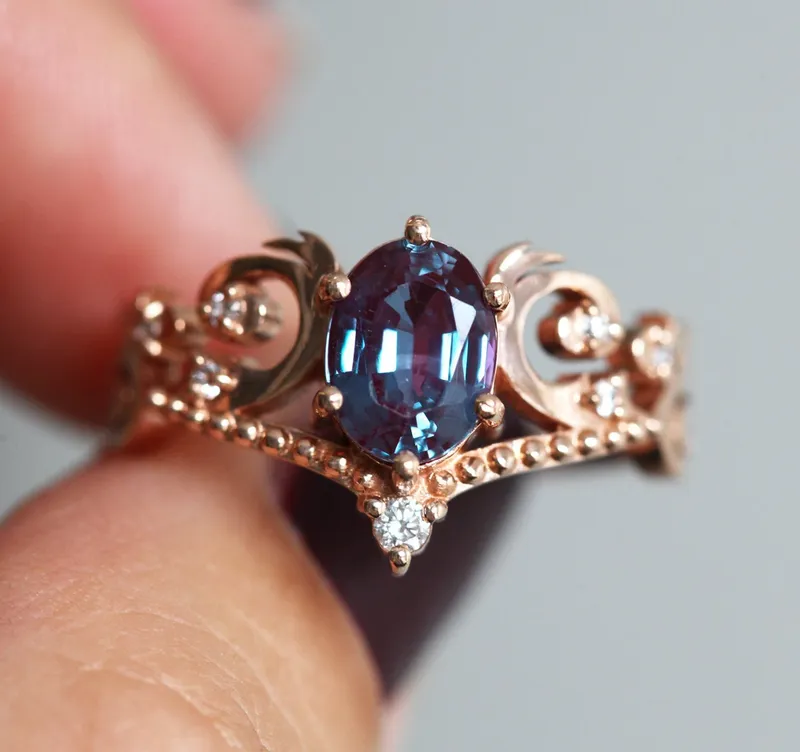 NAIRA OVAL ALEXANDRITE RING vy 4