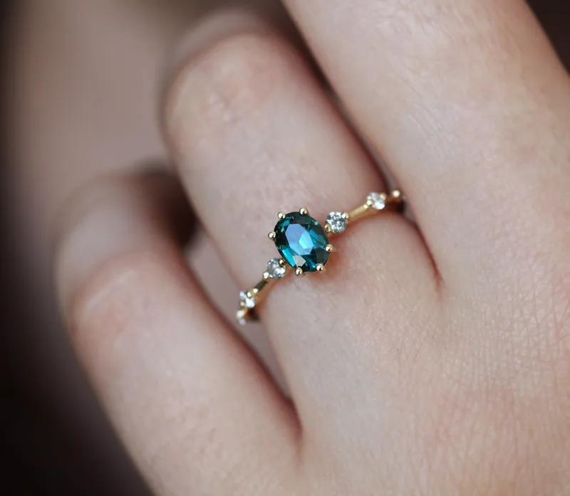 OPHELIA OVAL SAPPHIRE DIAMOND RING vy 6