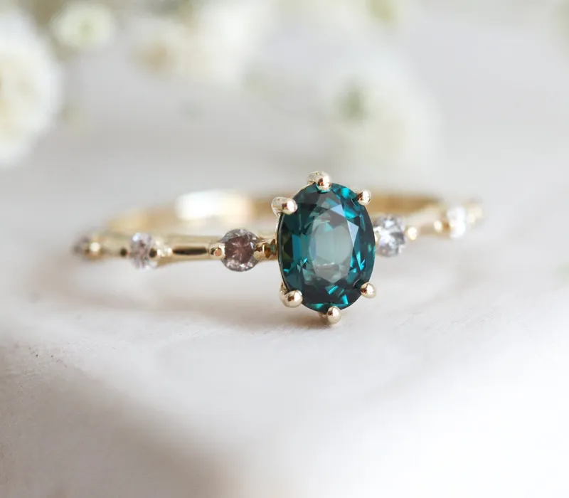 OPHELIA OVAL SAPPHIRE DIAMOND RING vy 9