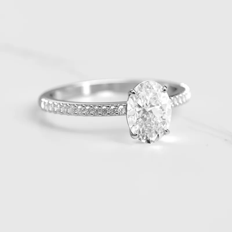 OVAL HALF PAVE DIAMOND RING vy 6