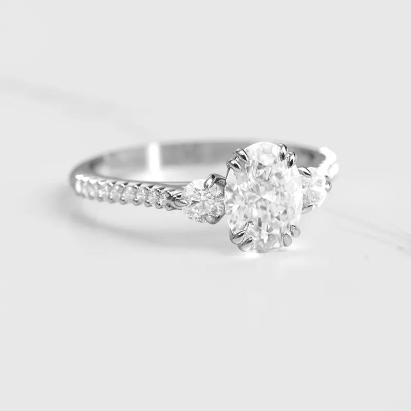 OVAL HALF PAVE DIAMOND RING WITH ACCENT STONES vy 3
