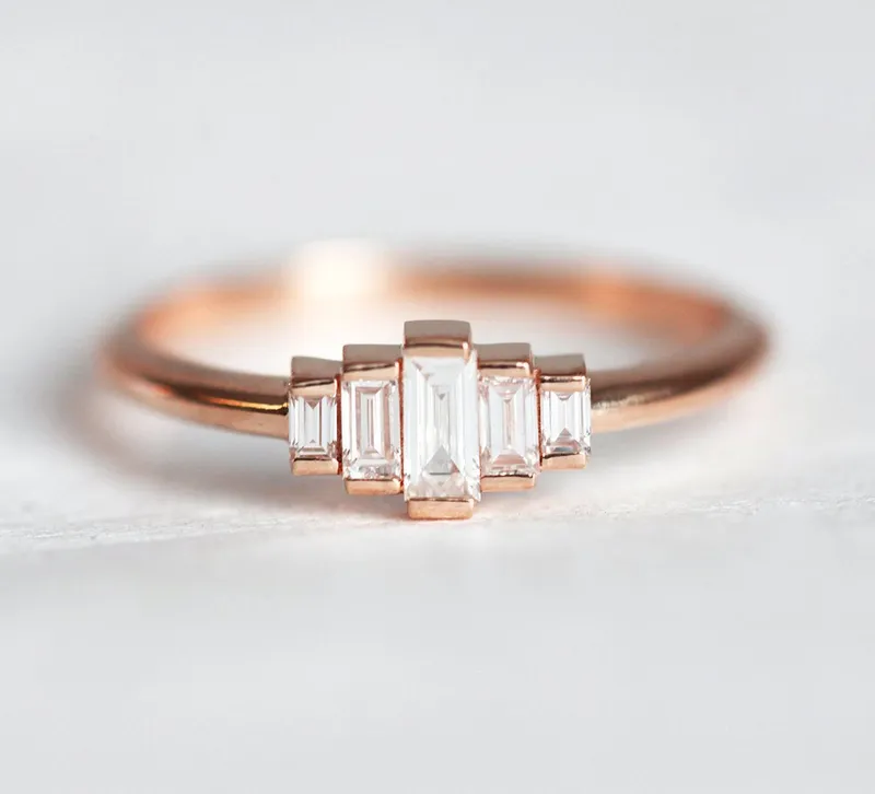OLIVIA DIAMOND RING vy 7