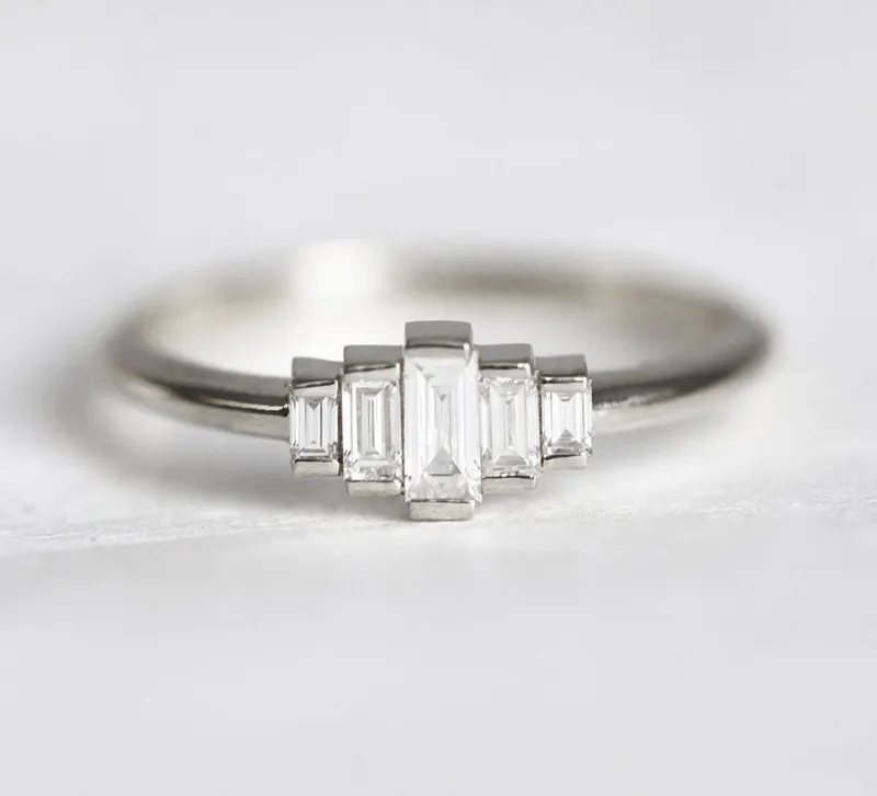 OLIVIA DIAMOND RING vy 8