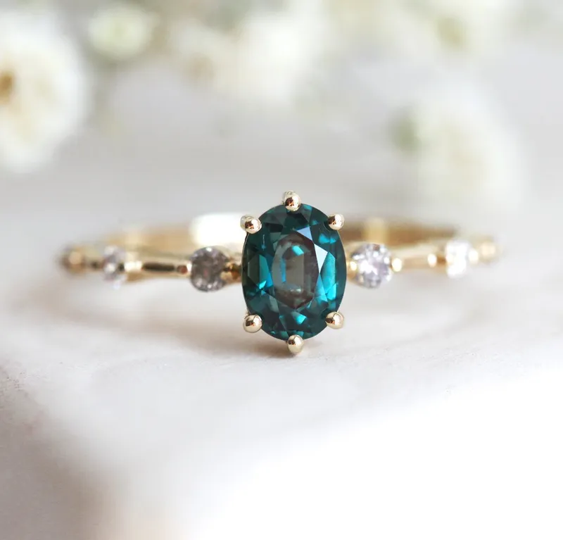 OPHELIA OVAL SAPPHIRE DIAMOND RING vy 9