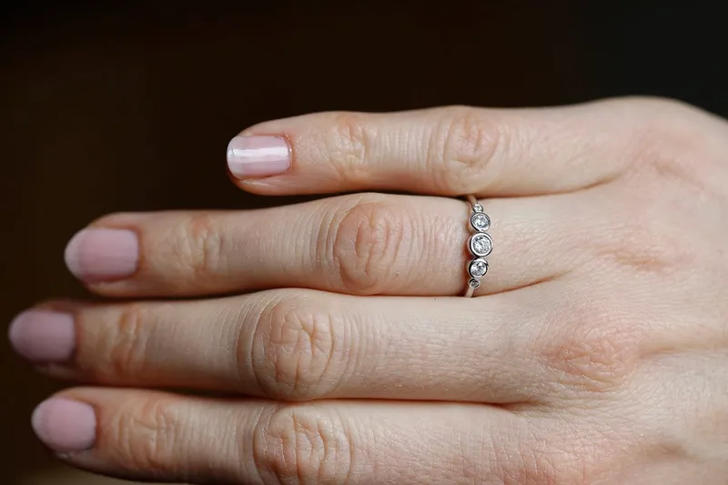 Otty Bezel Diamond Ring vy 5