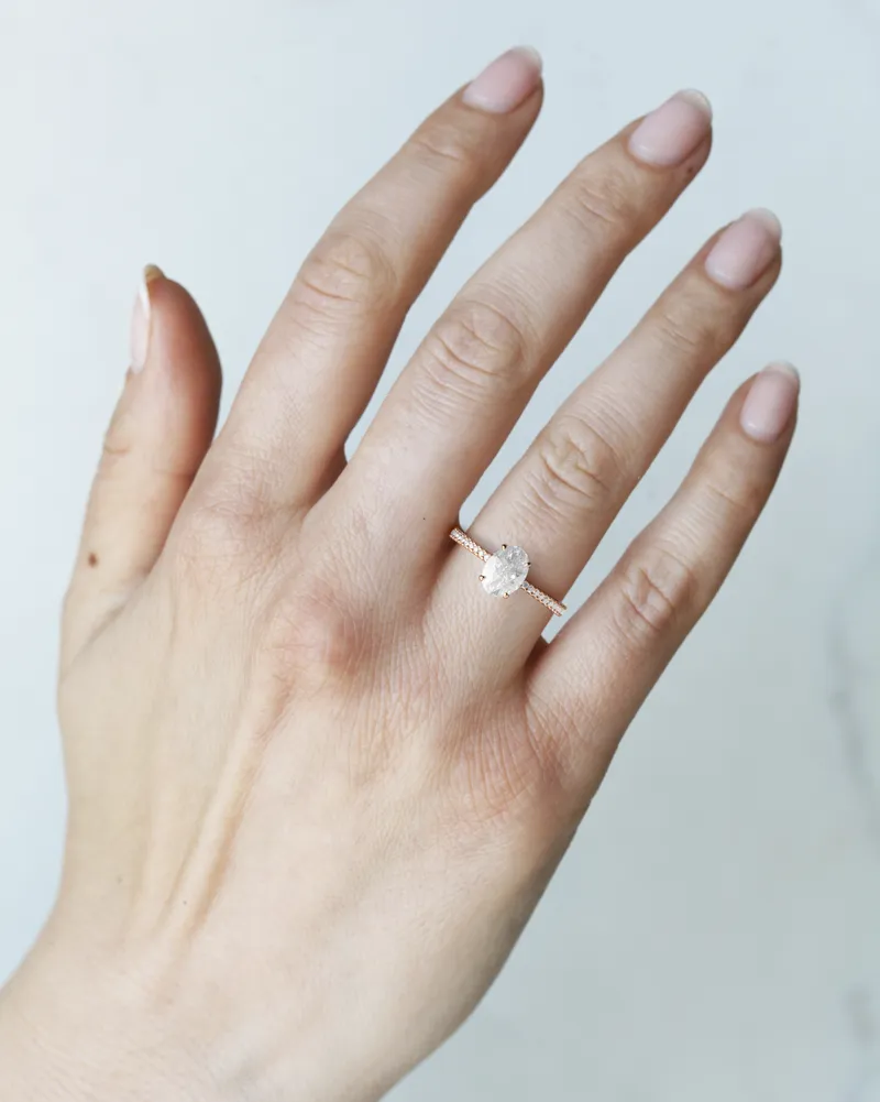 OVAL FULL PAVE TAPERED DIAMOND RING vy 14