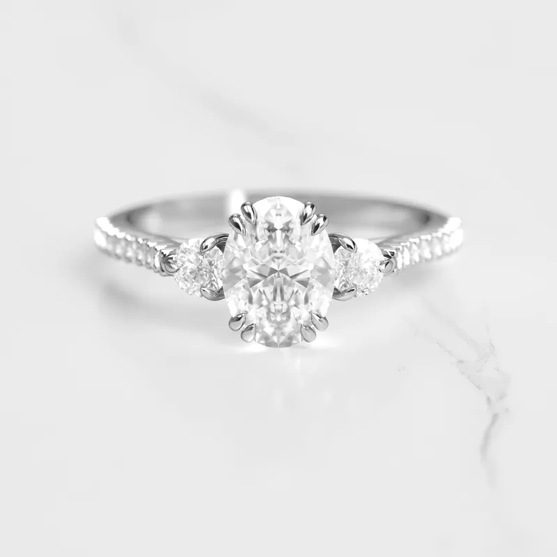 OVAL HALF PAVE DIAMOND RING WITH ACCENT STONES vy 6