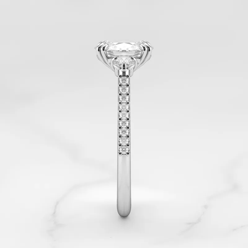 OVAL HALF PAVE DIAMOND RING WITH ACCENT STONES vy 9