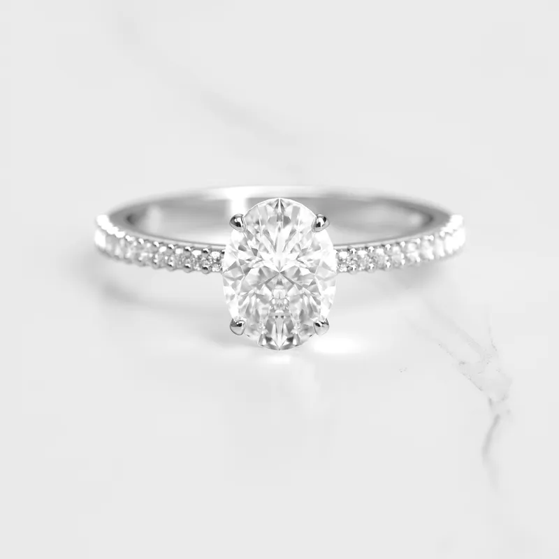 OVAL HALF PAVE TAPERED DIAMOND RING vy 6