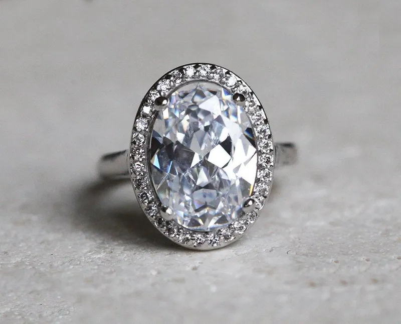 Oval Moissanite Ring With Diamond Halo vy 2